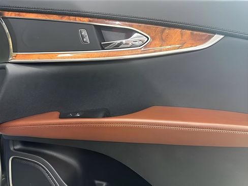 Used 2017 Lincoln MKX Reserve FWD image 22