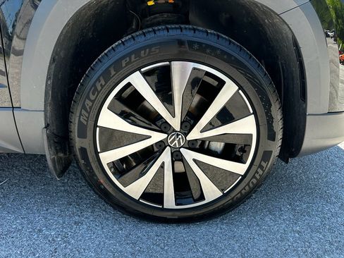 Used 2022 Volkswagen Taos SE AWD/4WD image 32