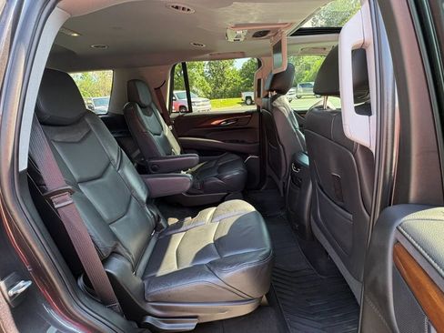 Used 2018 Cadillac Escalade Premium Luxury AWD/4WD image 38