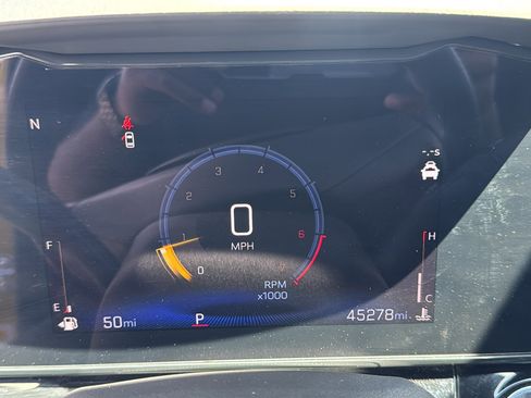 Used 2024 Chevrolet Trax RS w/ Sunroof Package image 22