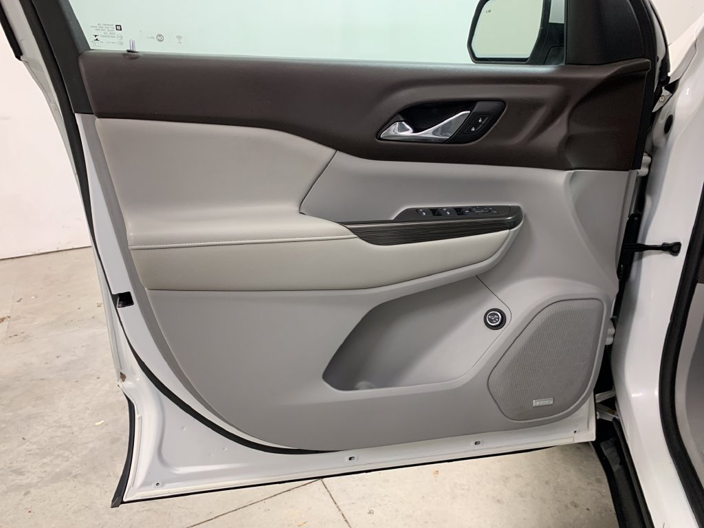 Used 2017 GMC Acadia SLT AWD/4WD image 17