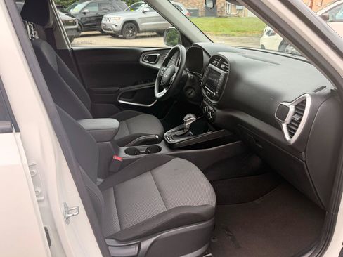 Used 2023 Kia Soul LX w/ Option Group 015 FWD image 22