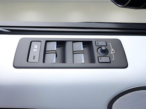 New 2025 Land Rover Discovery S AWD/4WD image 9