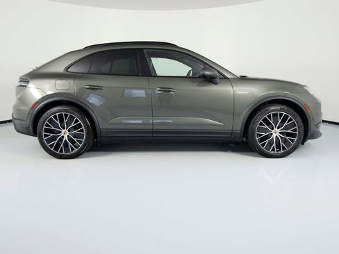 New 2026 Porsche Macan 4 Electric AWD/4WD image 11