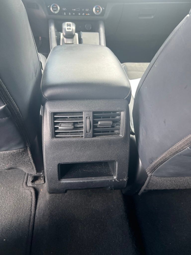 Used 2024 Mitsubishi Outlander FWD image 12