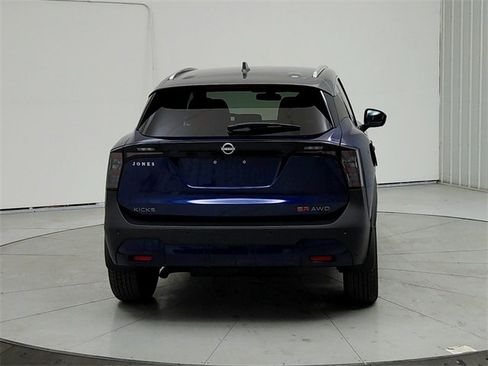 New 2025 Nissan Kicks SR image 6