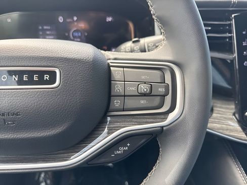 Used 2022 Jeep Wagoneer Series III w/ Convenience Group I image 15