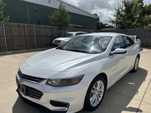Used 2017 Chevrolet Malibu LT FWD image 3