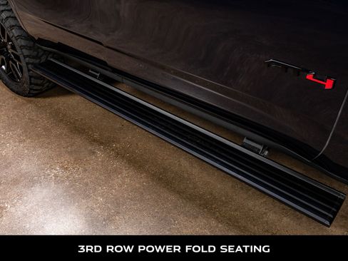 Used 2024 GMC Yukon AT4 w/ AT4 Premium Package image 12