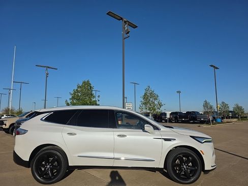 Used 2023 Buick Enclave Essence w/ Sport Touring Edition image 6