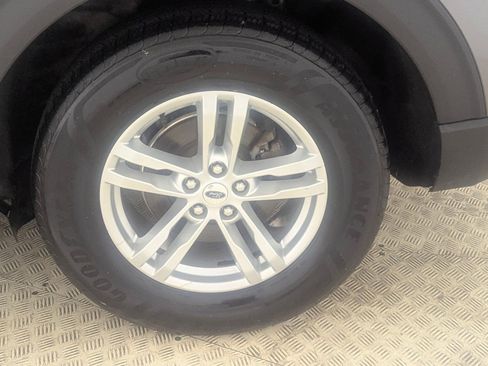 Certified 2022 Ford Explorer XLT w/ Equipment Group 202A image 10