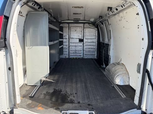 Used 2017 Chevrolet Express 2500 RWD image 19