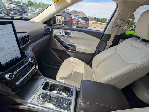 Used 2022 Ford Explorer Platinum w/ Equipment Group 601A AWD/4WD image 26
