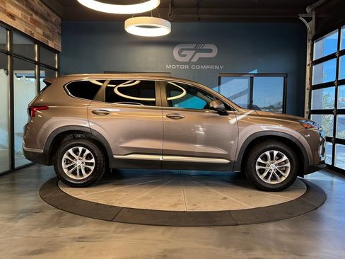 Used 2019 Hyundai Santa Fe SE AWD/4WD image 2