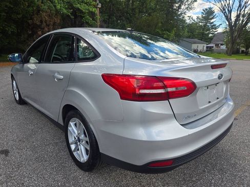Used 2017 Ford Focus SE FWD image 5
