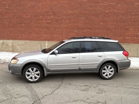 Used 2006 Subaru Outback 2.5i Limited w/ Popular Equipment Group 2A image 2