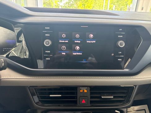 Used 2024 Volkswagen Taos SE FWD image 13