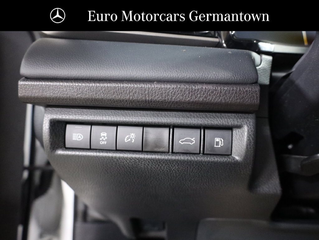 Used 2025 Toyota Camry XSE FWD image 9