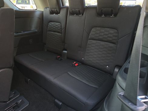 Used 2024 Nissan Pathfinder SV image 33