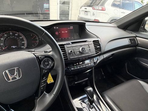 Used 2017 Honda Accord Sport image 10