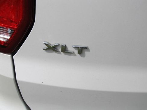 Used 2017 Ford Explorer XLT w/ Equipment Group 202A image 13