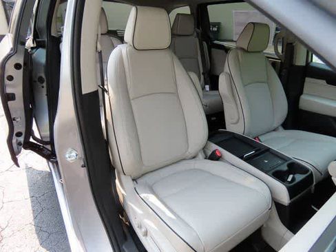 New 2026 Honda Odyssey Touring image 19