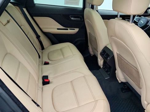 Used 2018 Jaguar F-PACE Prestige image 24