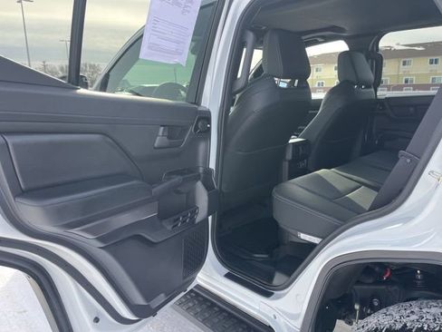 Used 2025 Toyota 4Runner TRD Off-Road Premium image 38