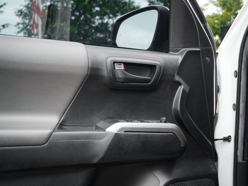 Used 2022 Toyota Tacoma SR5 w/ Technology Package RWD image 15