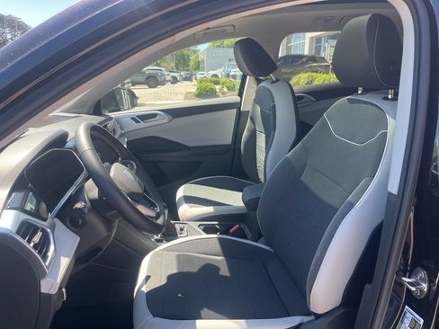 New 2026 Volkswagen Taos SE FWD image 21