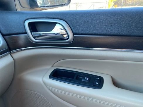 Used 2015 Jeep Grand Cherokee Limited w/ Trailer Tow Group IV image 25