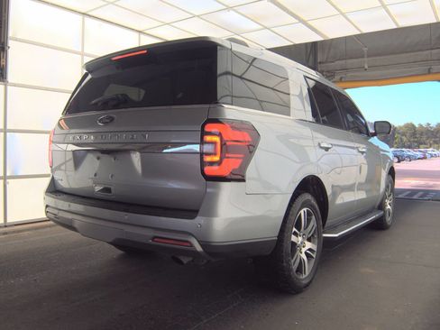Used 2022 Ford Expedition Limited AWD/4WD image 4