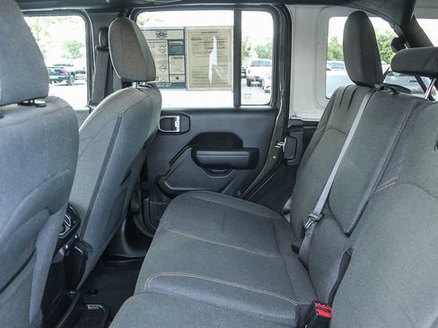 Used 2024 Jeep Wrangler Unlimited w/ Convenience Group AWD/4WD image 21