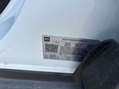 Used 2025 Chevrolet Trax LT w/ LT Convenience Package image 28