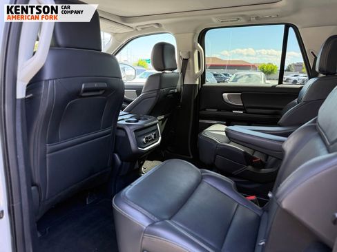 Used 2025 Ford Expedition Max Platinum AWD/4WD image 37