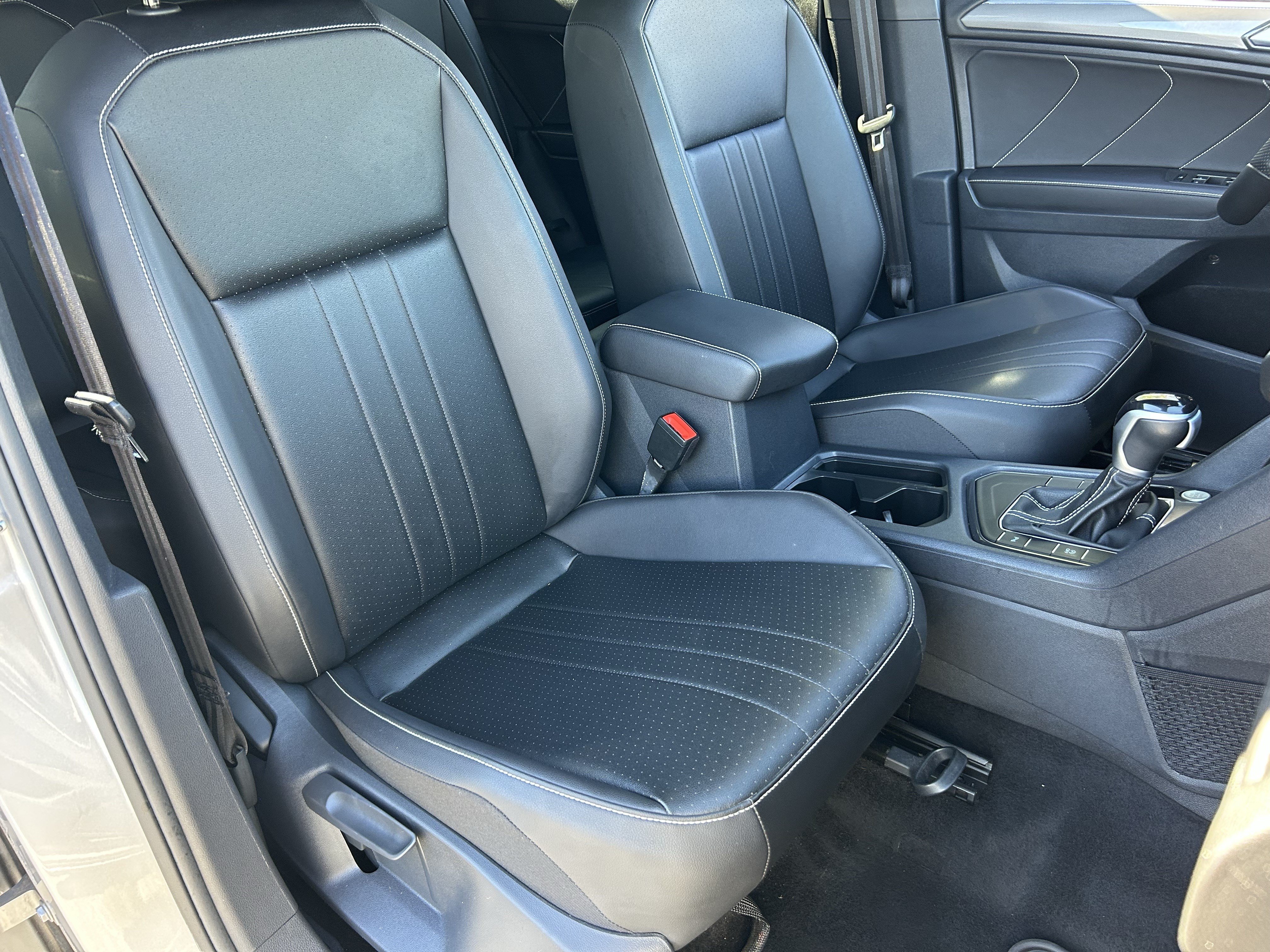 Used 2024 Volkswagen Tiguan SE R-Line FWD image 8