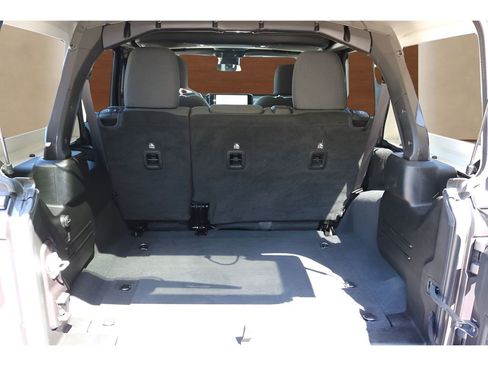 Used 2025 Jeep Wrangler Unlimited Sahara AWD/4WD image 16
