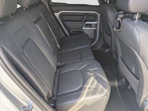 Used 2024 Land Rover Defender 110 S image 22