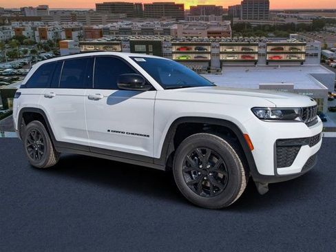 New 2026 Jeep Grand Cherokee Laredo image 1