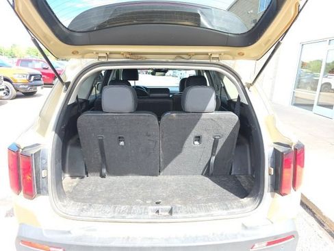 Used 2021 Kia Sorento S w/ Panoramic Sunroof Package AWD/4WD image 8