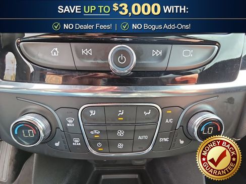 Used 2023 Chevrolet Traverse LT image 29