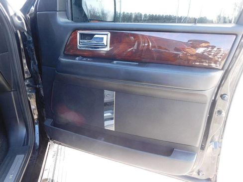 Used 2017 Lincoln Navigator L Select image 22
