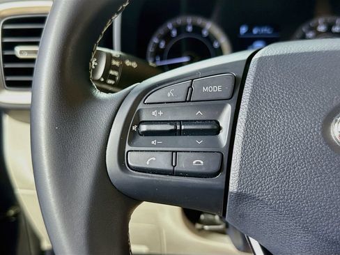 Used 2021 Hyundai Venue FWD image 21