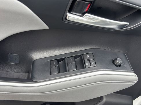 Used 2024 Toyota Highlander XLE image 24