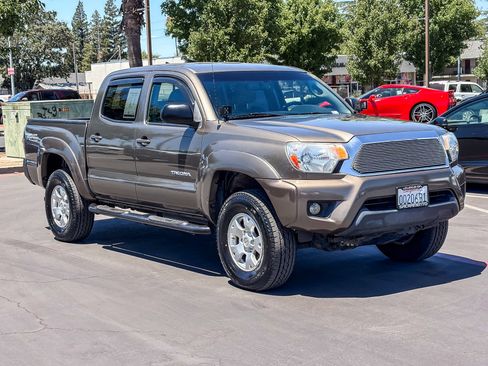Used 2012 Toyota Tacoma 4x4 Double Cab w/ TRD Off-Road Pkg image 5