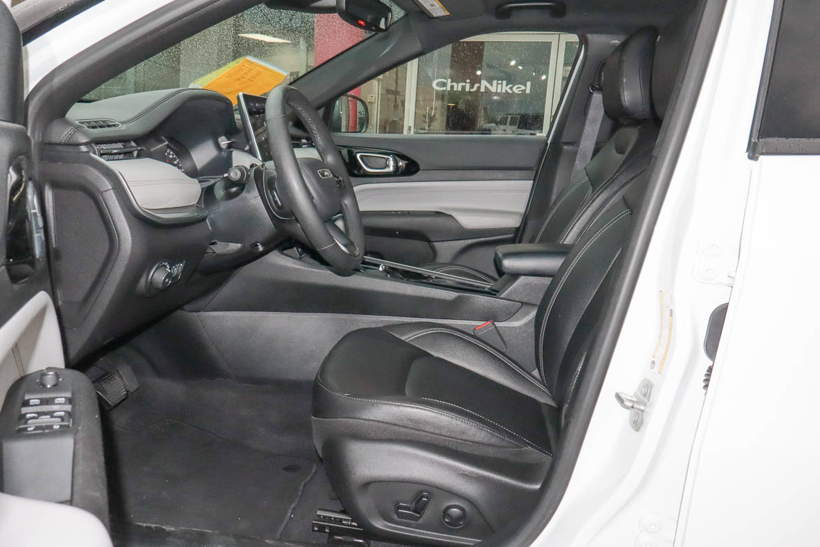 Used 2025 Jeep Compass Limited AWD/4WD image 7
