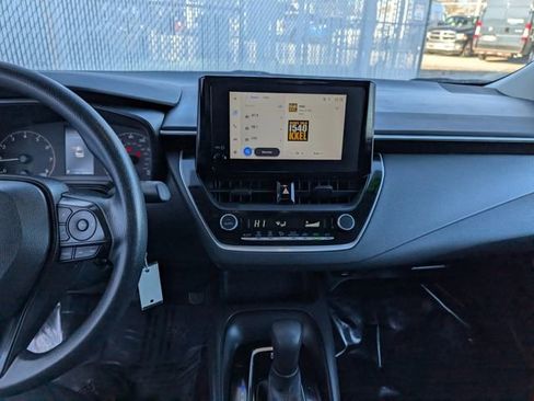 Used 2023 Toyota Corolla LE image 3