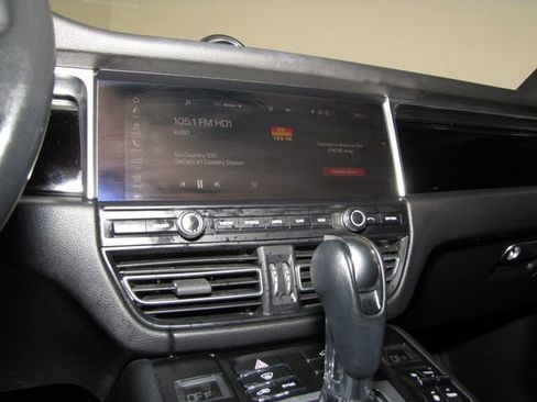 Used 2021 Porsche Macan AWD/4WD image 7