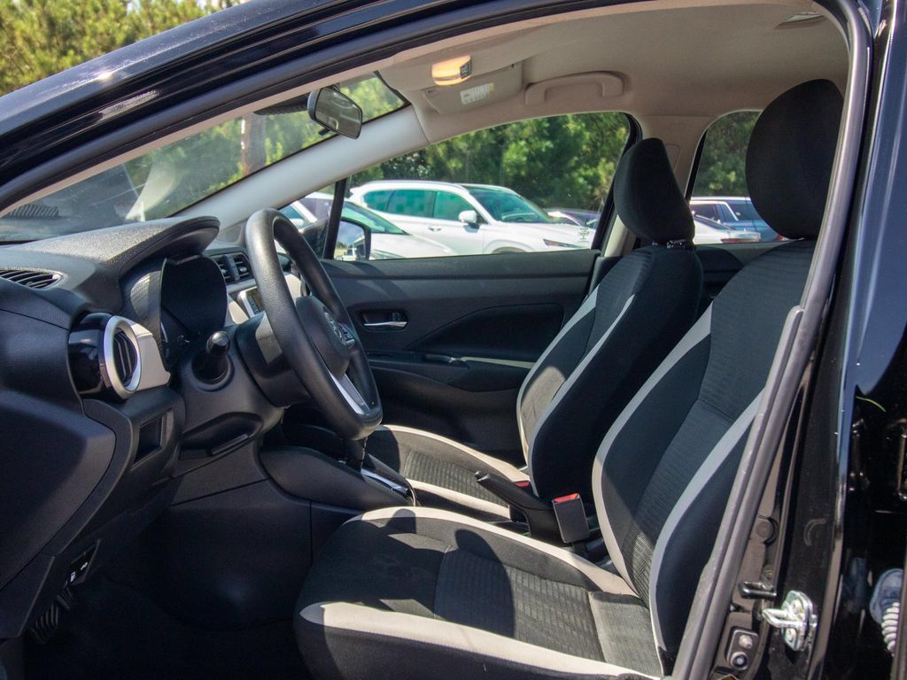 Used 2022 Nissan Versa SV FWD image 7