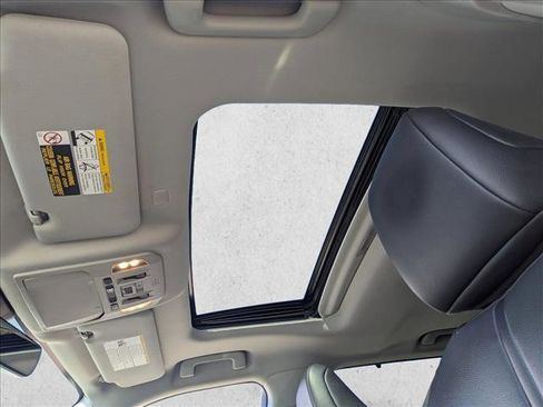 Used 2020 Toyota Highlander XLE FWD image 16